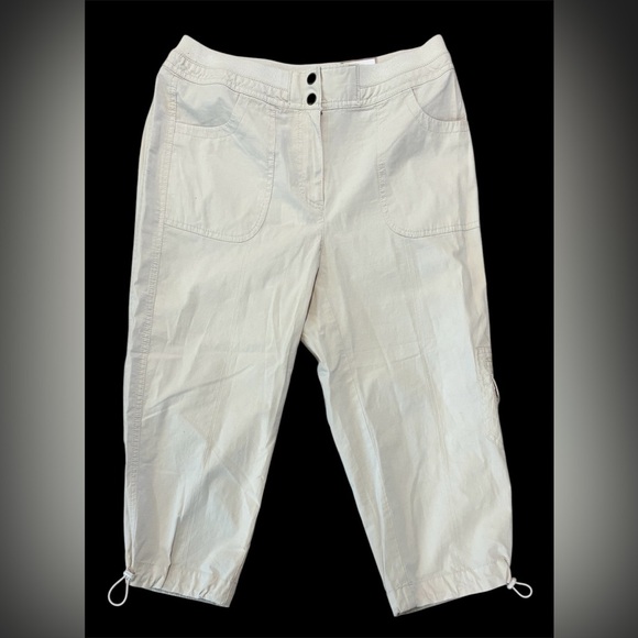 NWT Chico's Ripstop Cargo Crop Pant, Bungee Adjustable Hem, Khaki, Sz1 (8 - M) - Picture 2 of 6